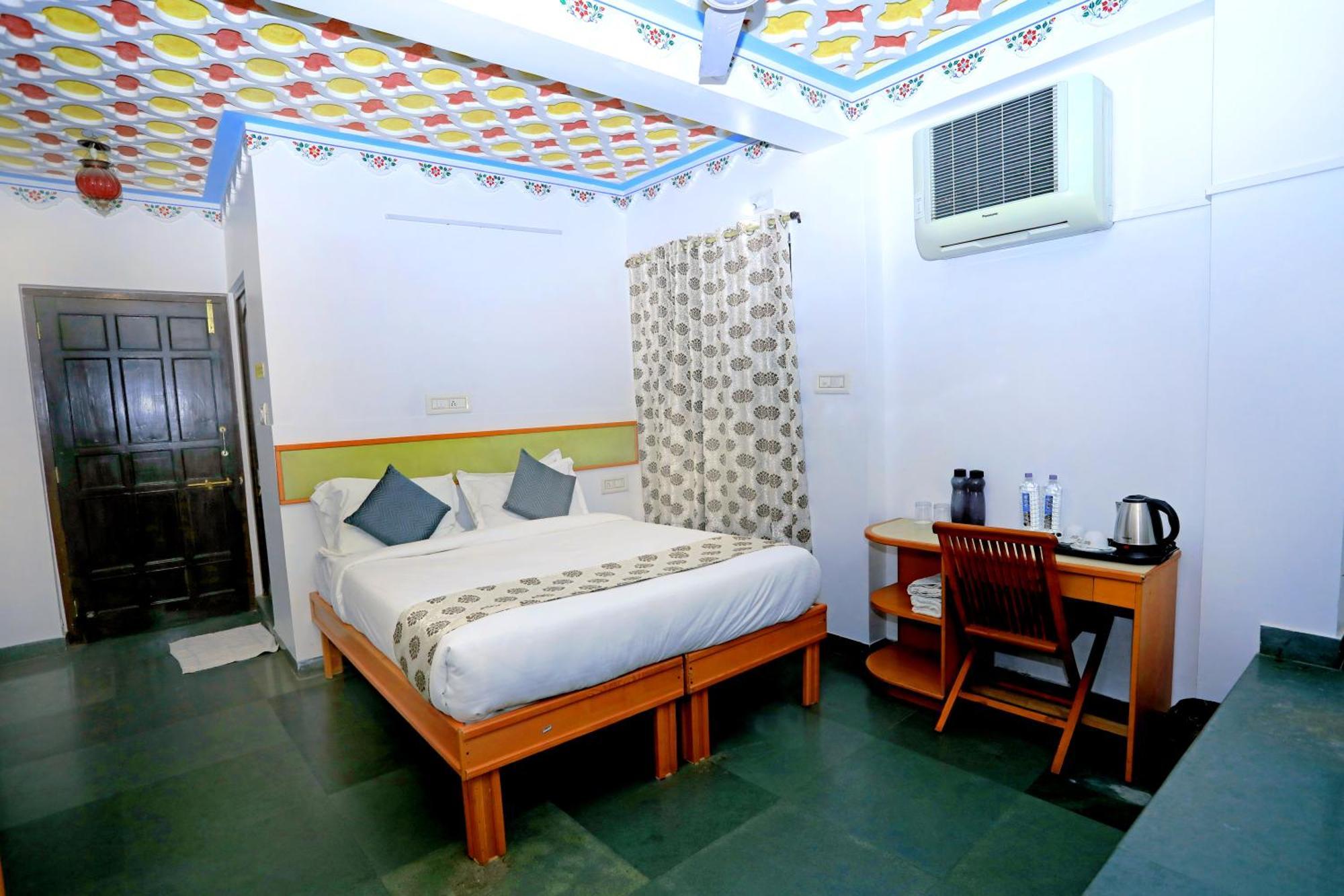 The Kesar Niwas Hotel Udaipur Exterior photo